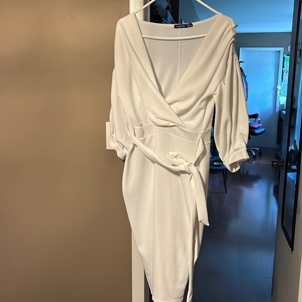 Lovely white dress that can be used for any occasion.